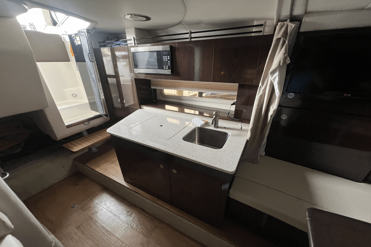2015 Sea Ray 310 SUNDANCER Image Thumbnail #16