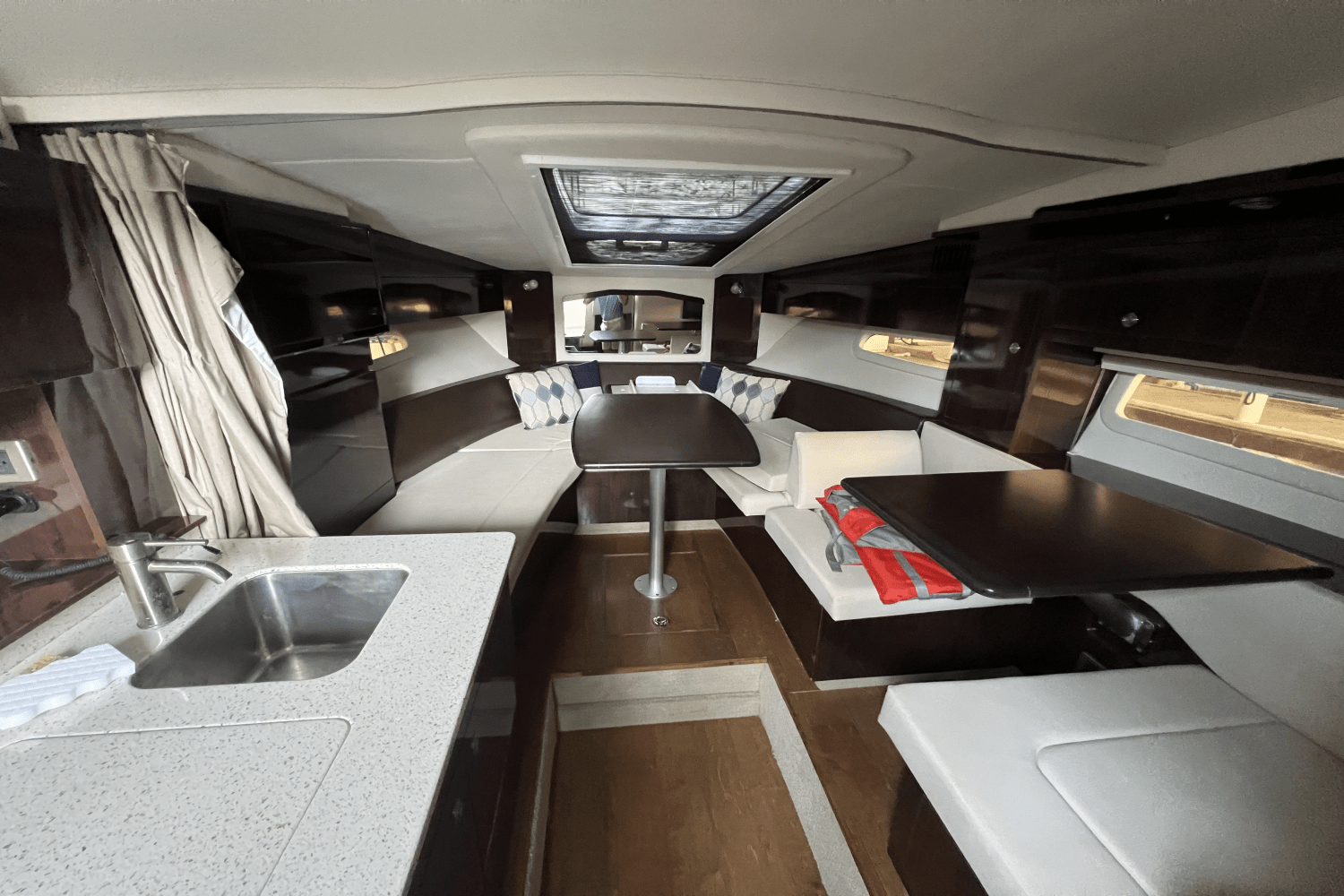 2015 Sea Ray 310 SUNDANCER Image Thumbnail #19