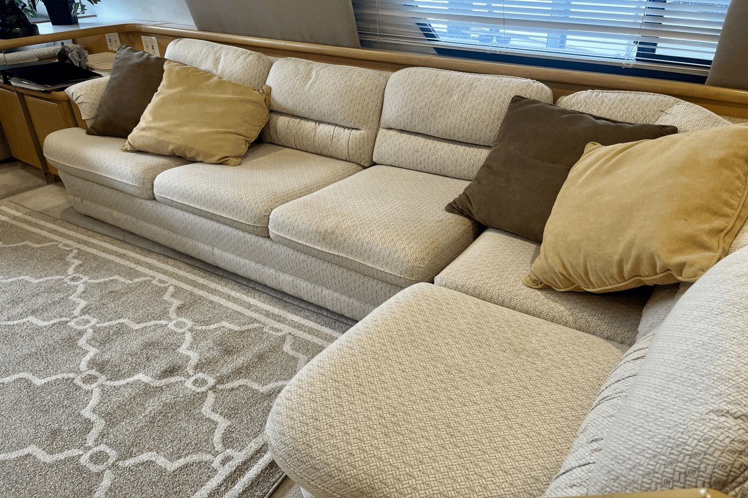 1995 Carver Yachts 440 AFT CABIN MOTOR YACHT Image Thumbnail #27