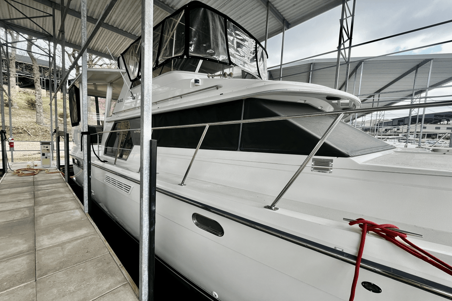 1995 Carver Yachts 440 AFT CABIN MOTOR YACHT Image Thumbnail #9