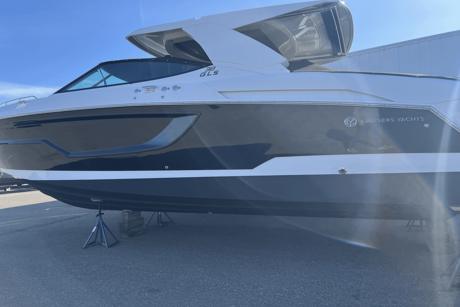 2024 Cruisers Yachts 38 GLS Image Thumbnail #2