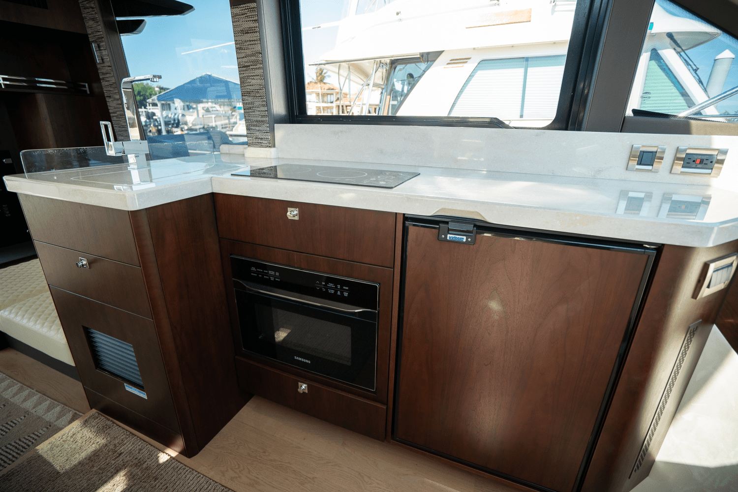 2022 Galeon 400 FLY Image Thumbnail #22