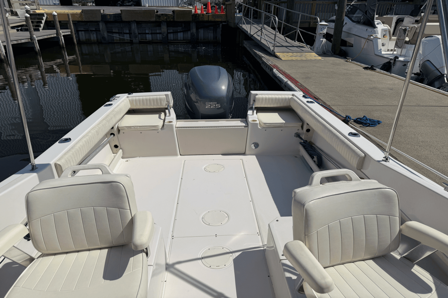 2002 Grady-White 223 DUAL CONSOLE Image Thumbnail #8