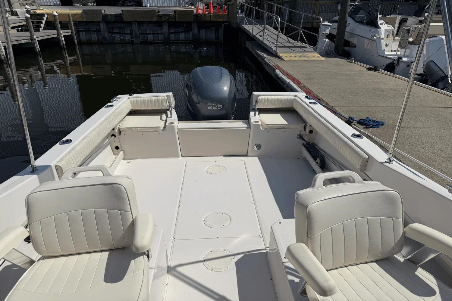 2002 Grady-White 223 DUAL CONSOLE Image Thumbnail #8