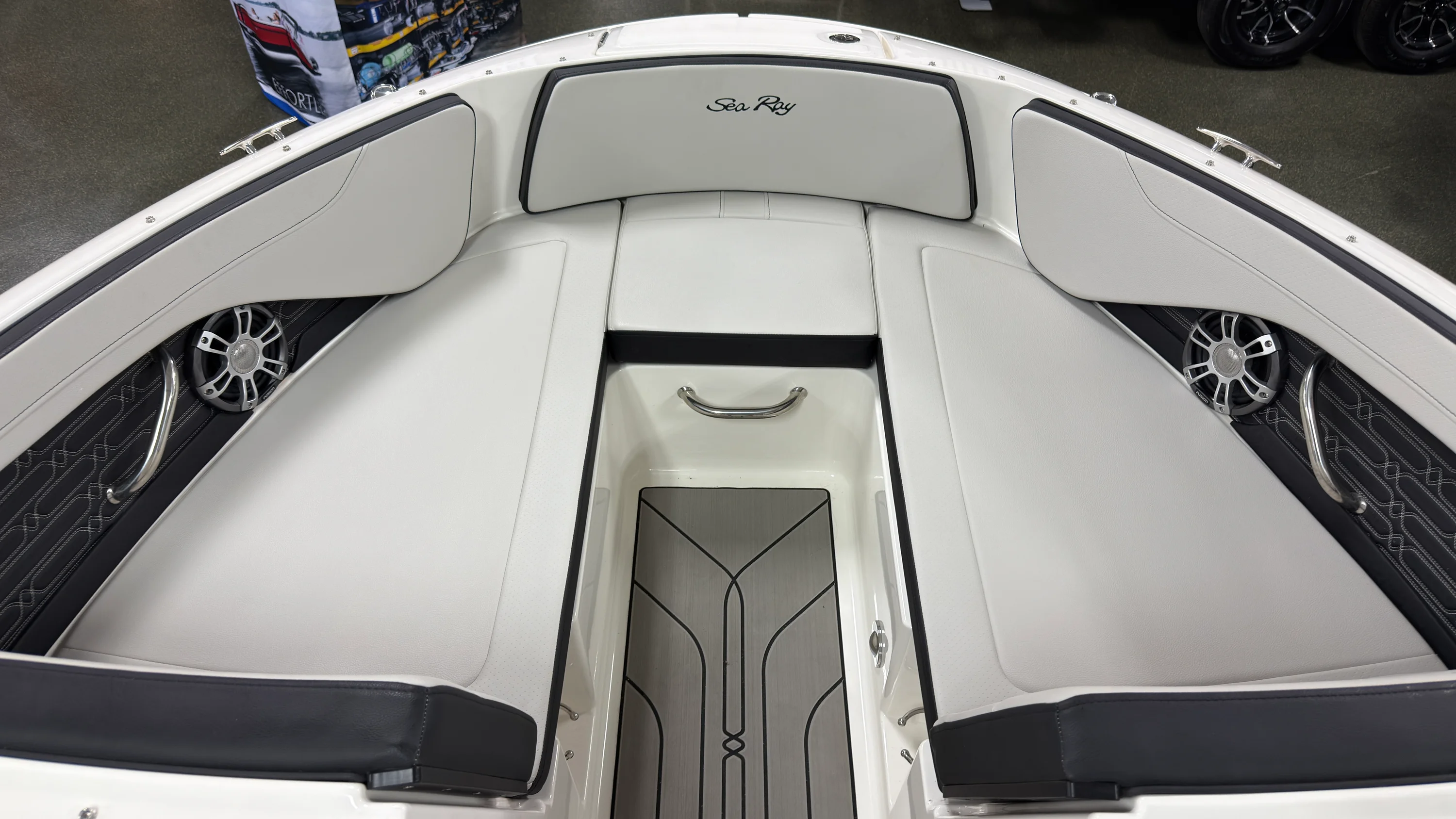 2025 Sea Ray SPX 210 Image Thumbnail #9