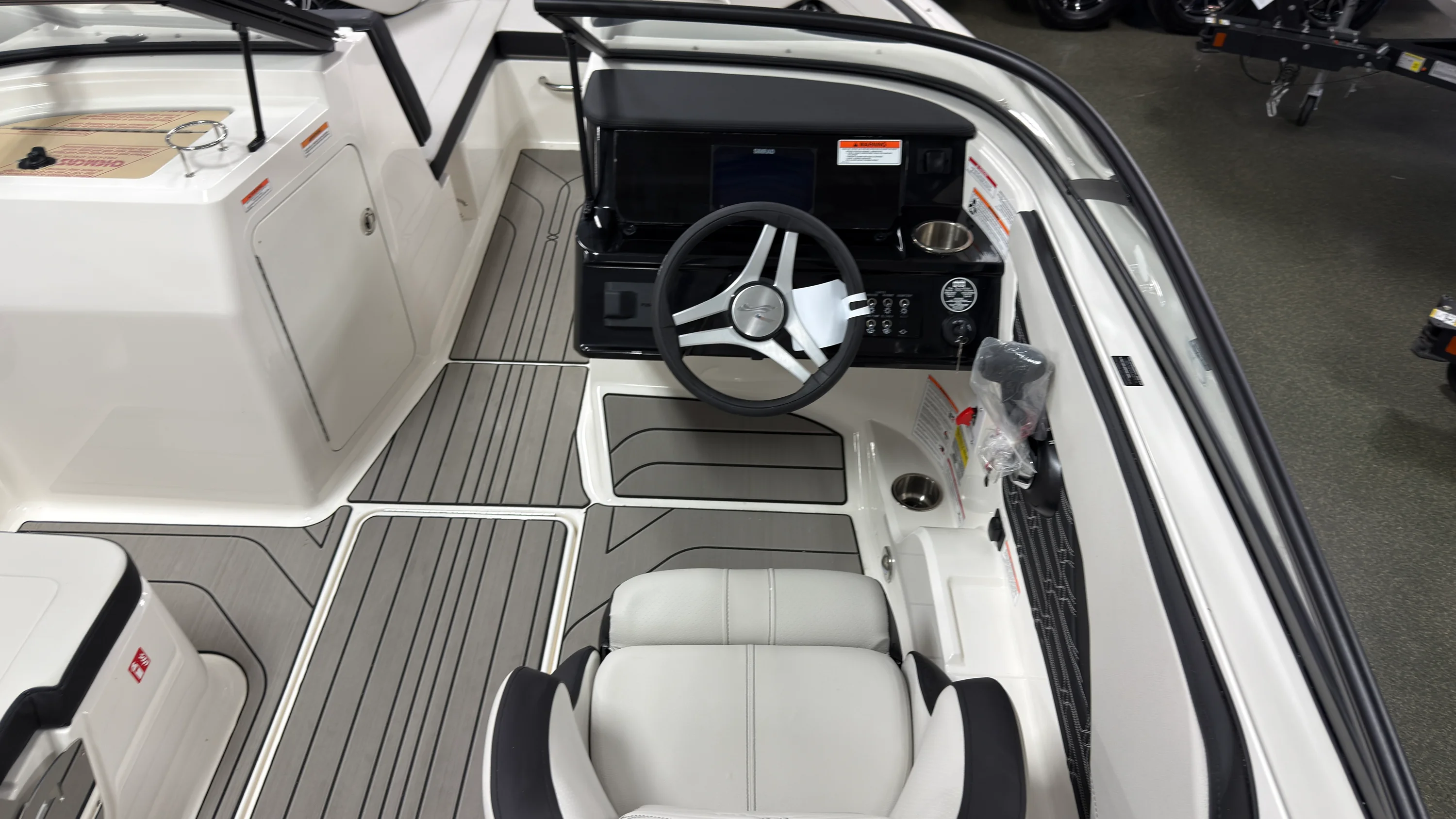 2025 Sea Ray SPX 210 Image Thumbnail #6
