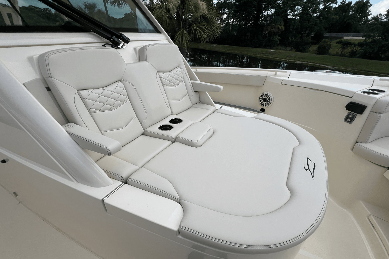 2026 Scout 330 LXF Image Thumbnail #36