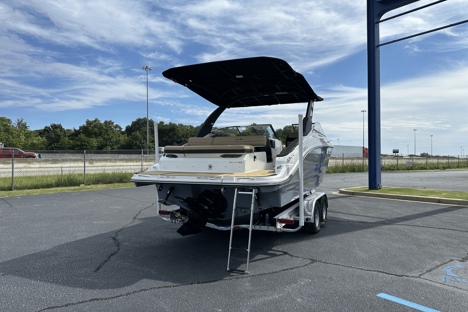 Thumbnail 3 for 2026 Sea Ray SLX 260