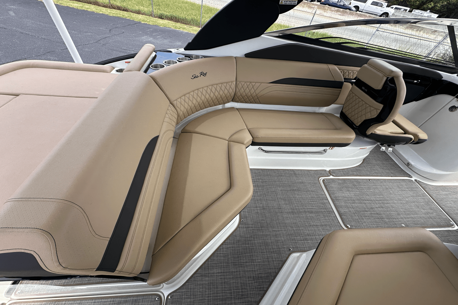 2026 Sea Ray SLX 260 Image Thumbnail #9