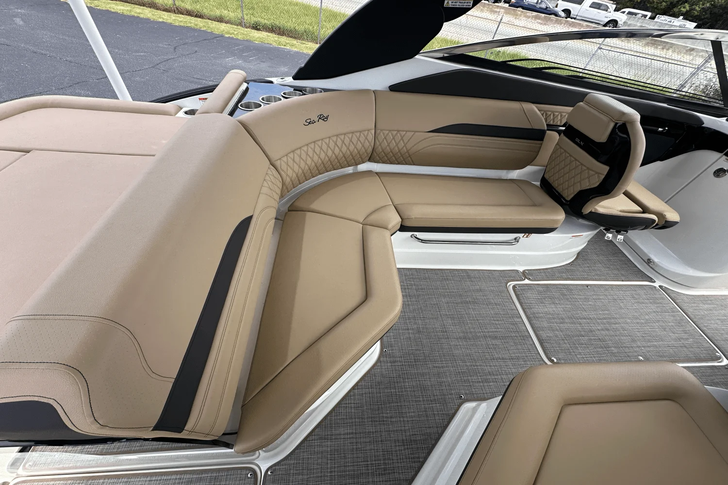 2026 Sea Ray SLX 260 Image Thumbnail #9