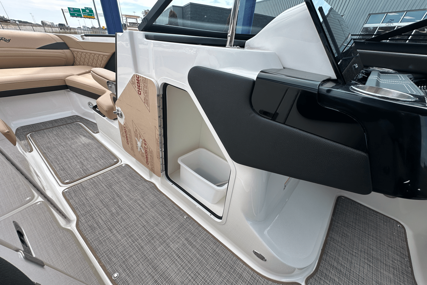 2026 Sea Ray SLX 260 Image Thumbnail #18