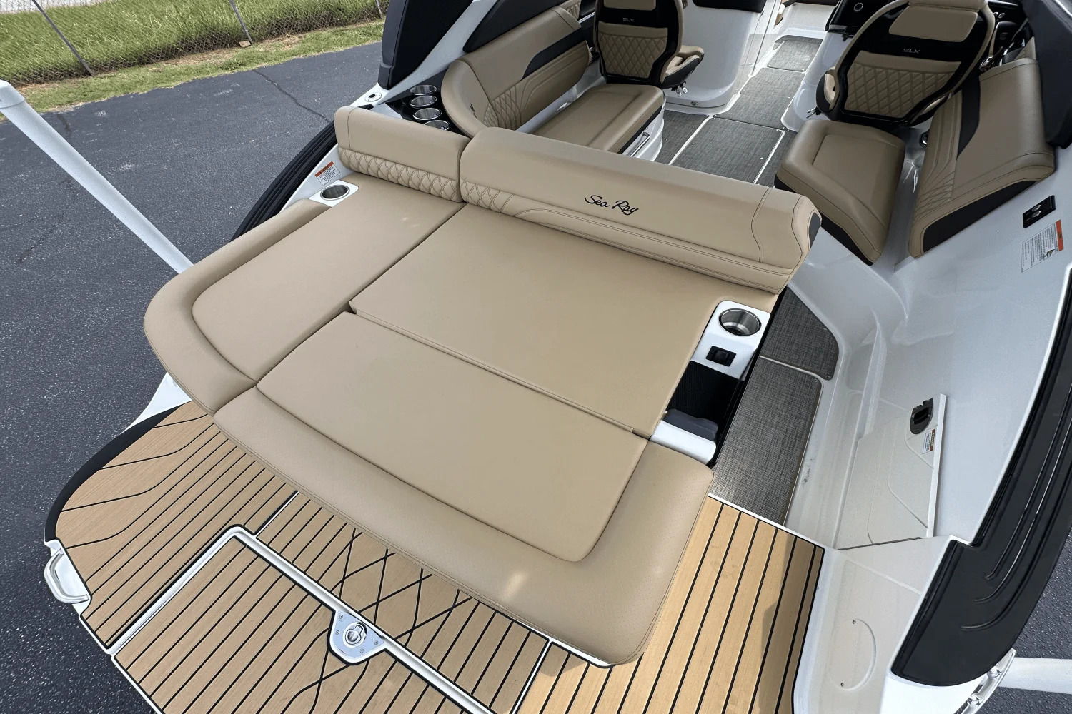 2026 Sea Ray SLX 260 Image Thumbnail #6