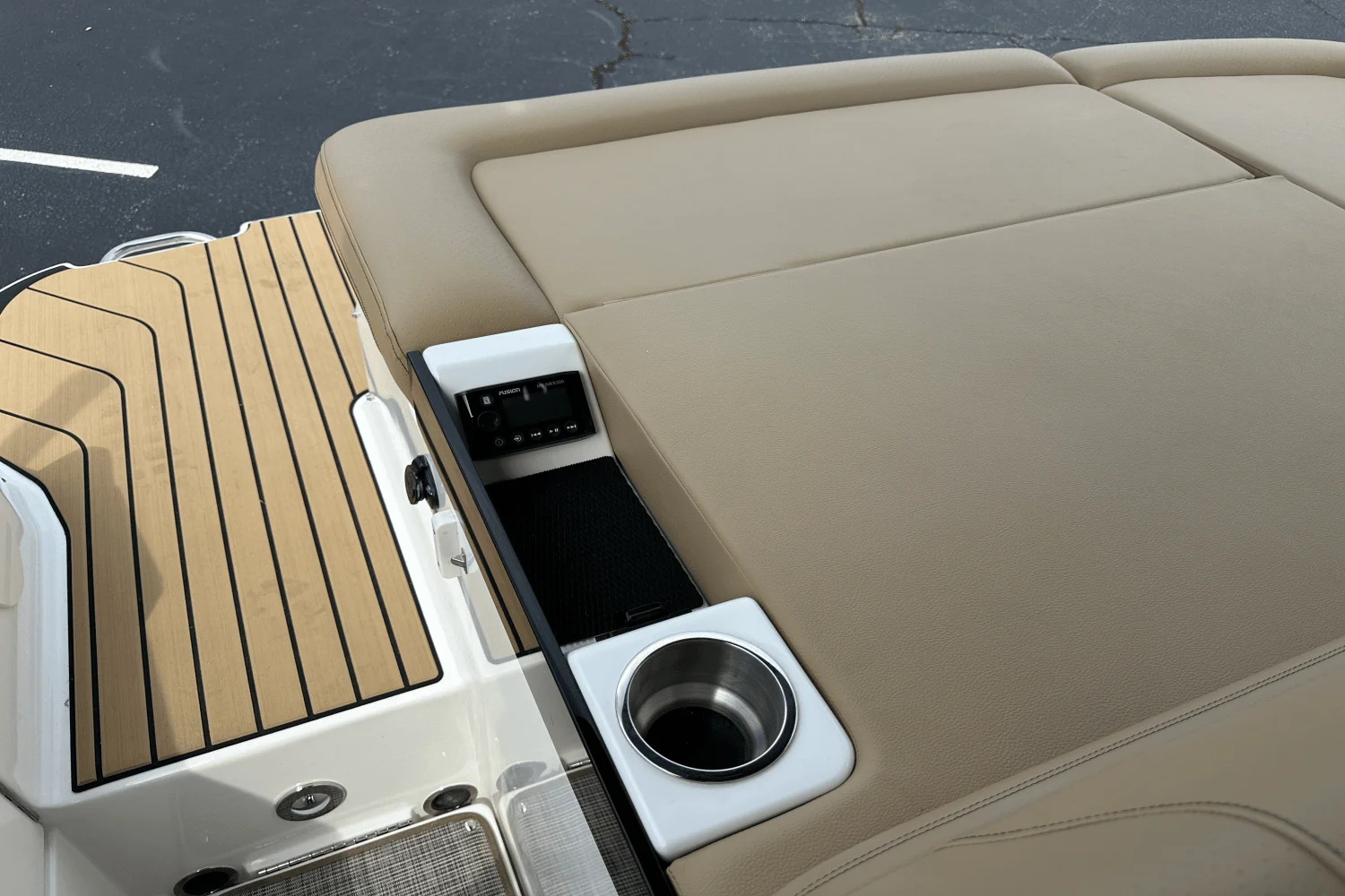 2026 Sea Ray SLX 260 Image Thumbnail #8