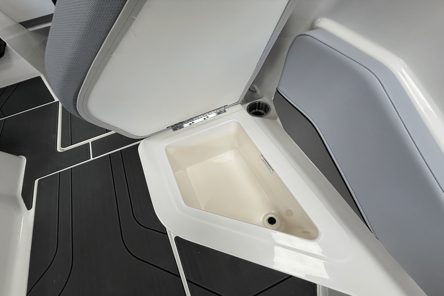 2025 Bayliner V20 Image Thumbnail #20