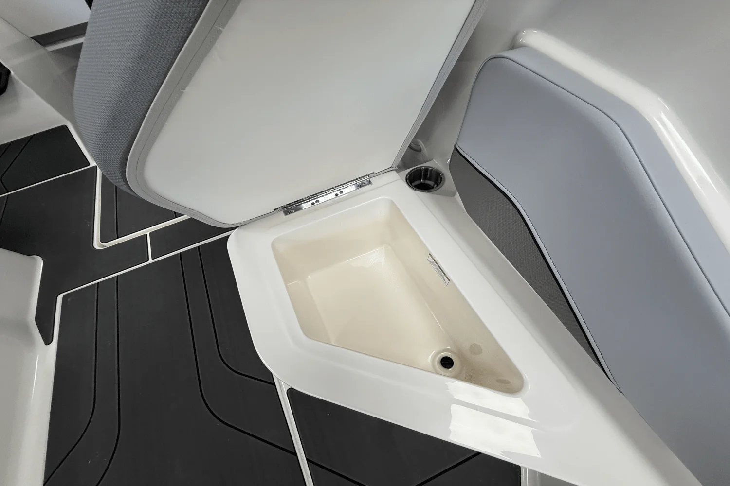 2025 Bayliner V20 Image Thumbnail #20