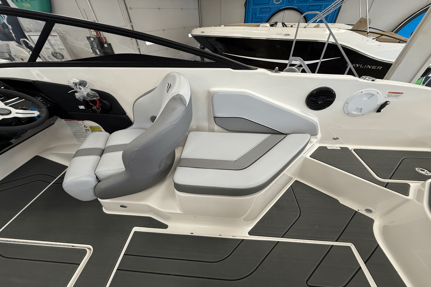 2025 Bayliner V20 Image Thumbnail #15