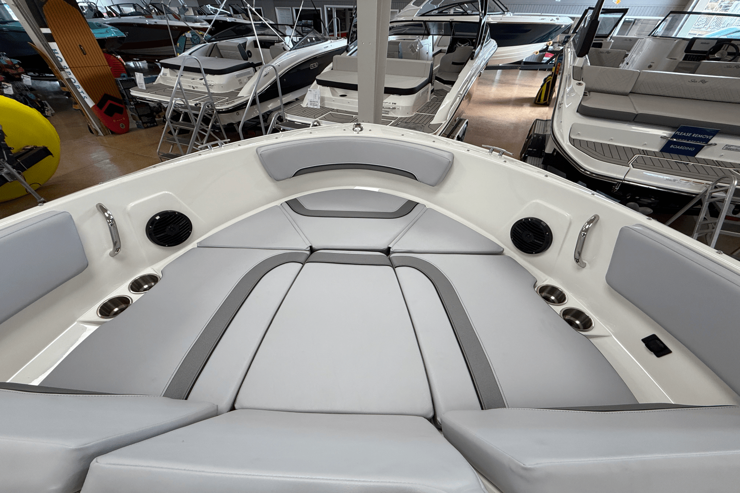 2025 Bayliner V20 Image Thumbnail #6