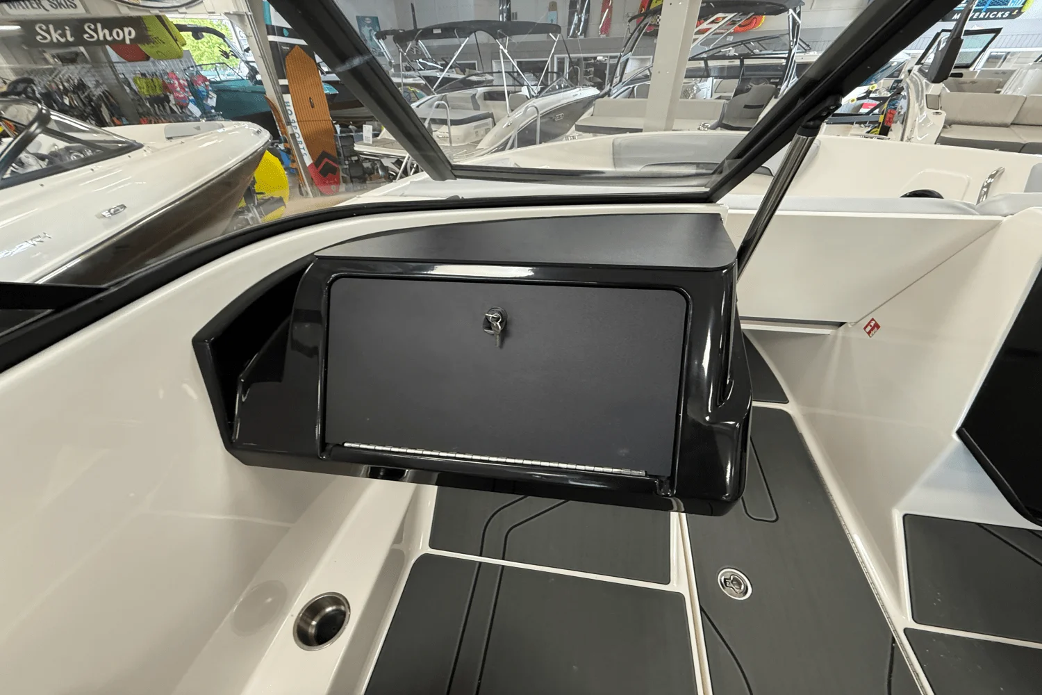 2025 Bayliner V20 Image Thumbnail #9