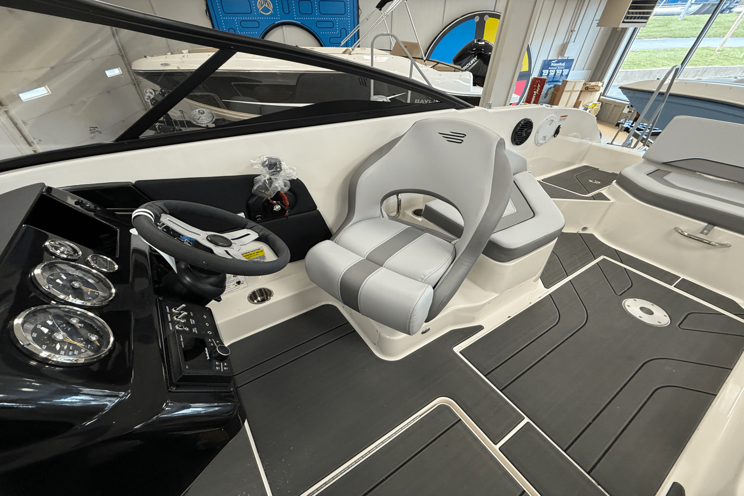 2025 Bayliner V20 Image Thumbnail #7