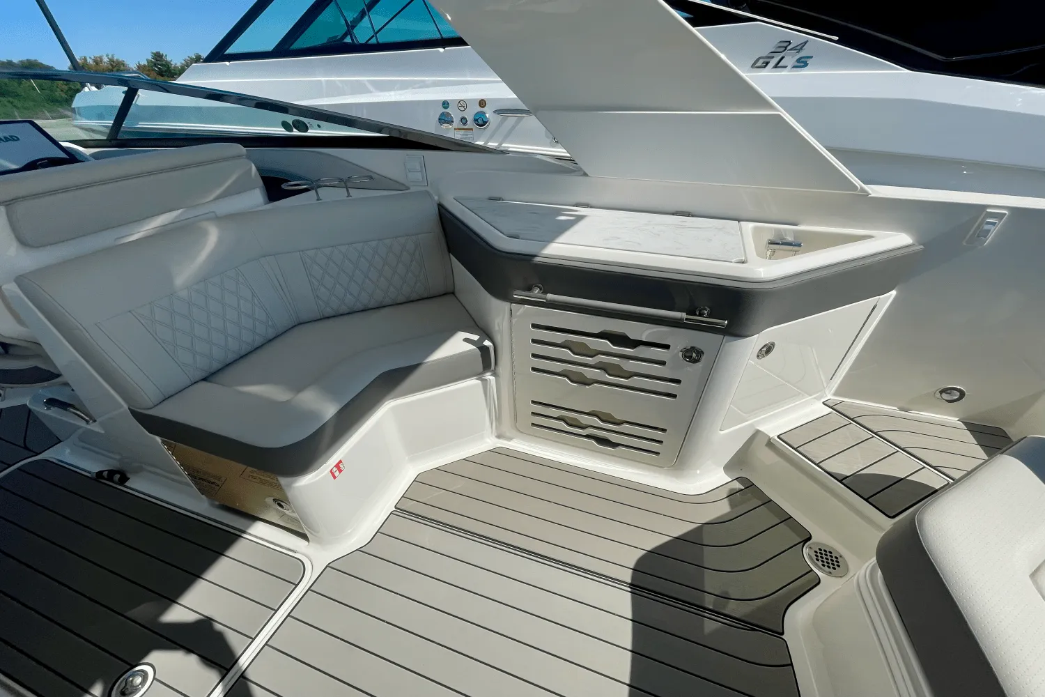 2026 Sea Ray SLX 310 Ouboard Image Thumbnail #7