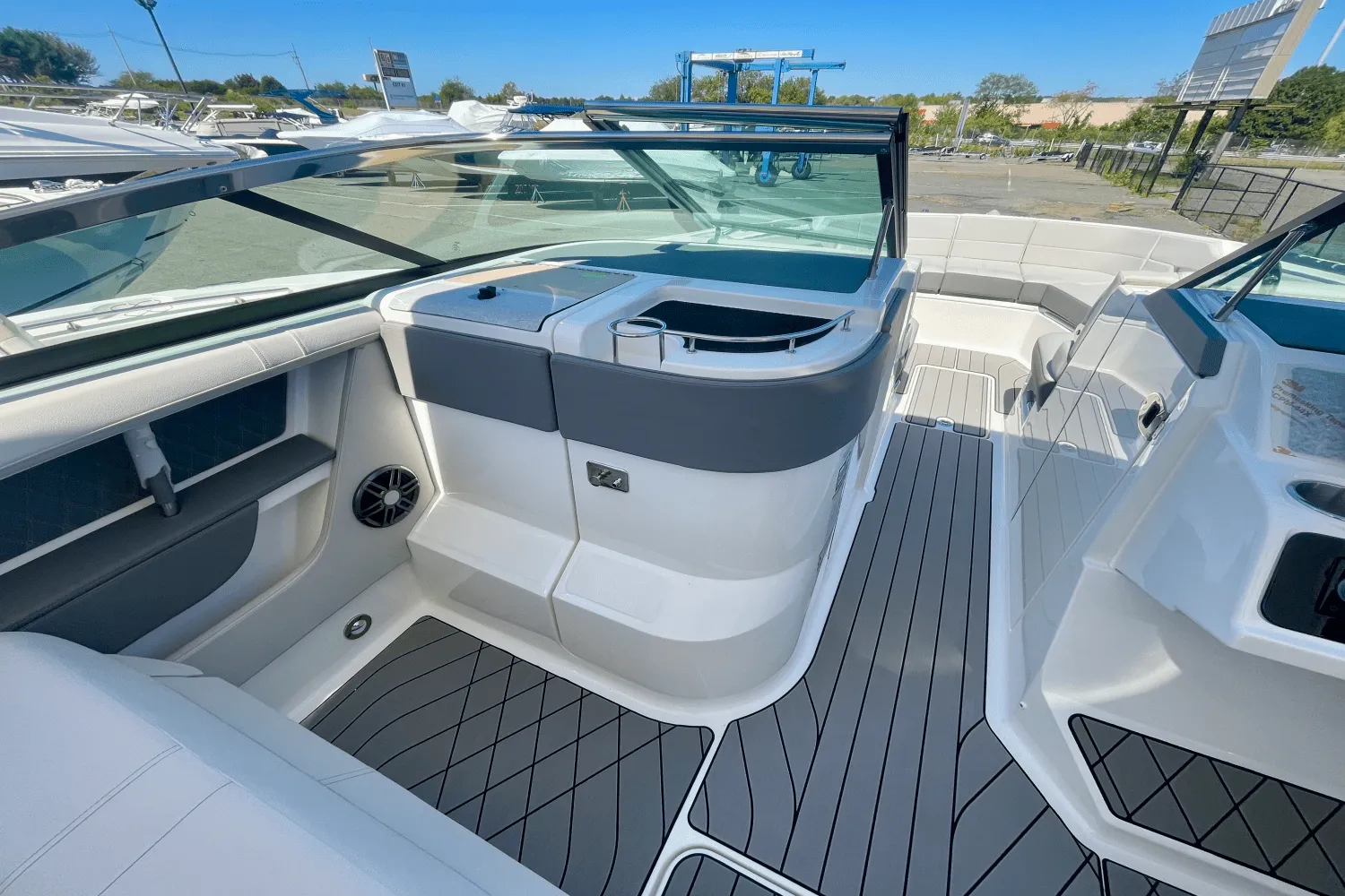 2026 Sea Ray SLX 310 Ouboard Image Thumbnail #17