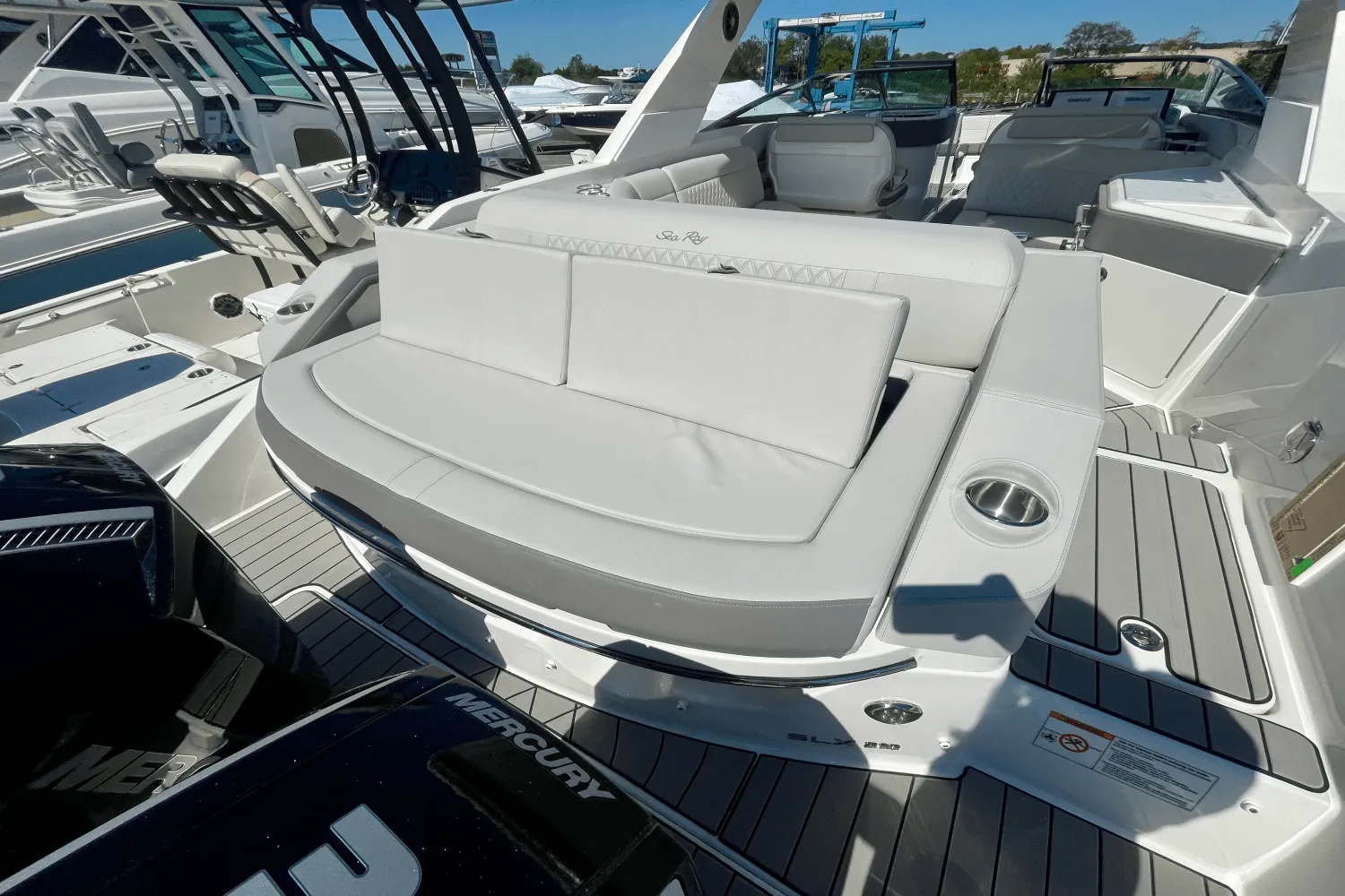 2026 Sea Ray SLX 310 Ouboard Image Thumbnail #4