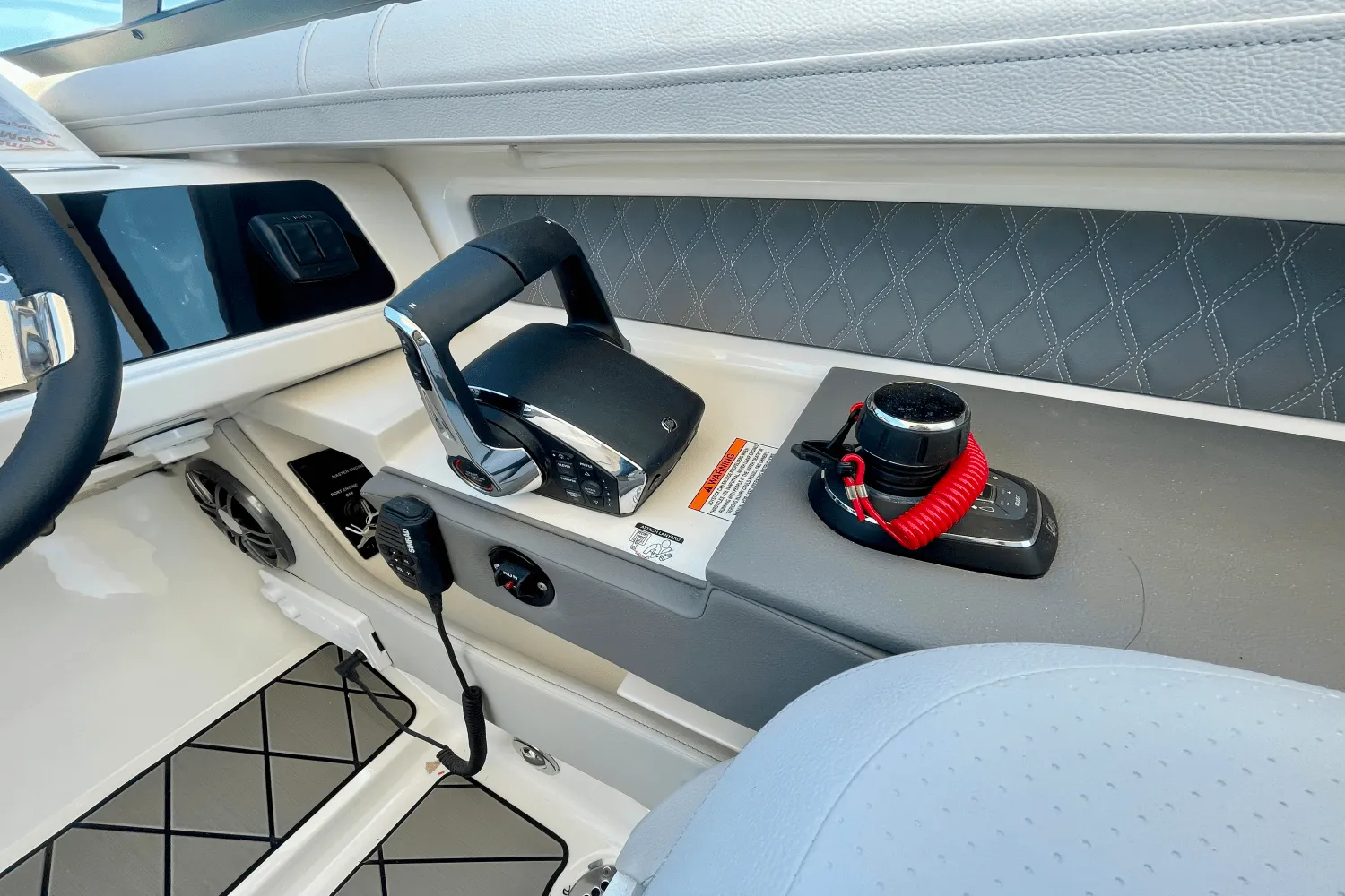 2026 Sea Ray SLX 310 Ouboard Image Thumbnail #16