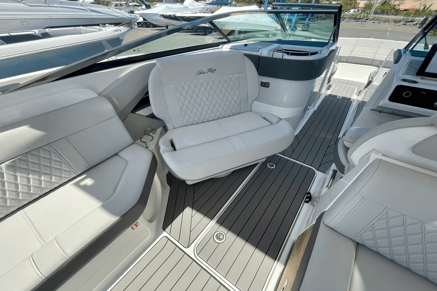 2026 Sea Ray SLX 310 Outboard Image Thumbnail #12