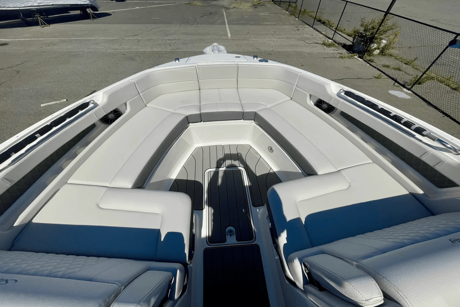 2026 Sea Ray SLX 310 Outboard Image Thumbnail #21