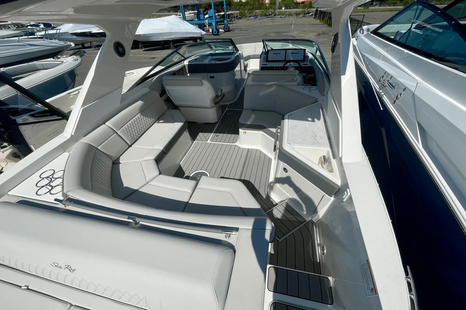 2026 Sea Ray SLX 310 Outboard Image Thumbnail #5