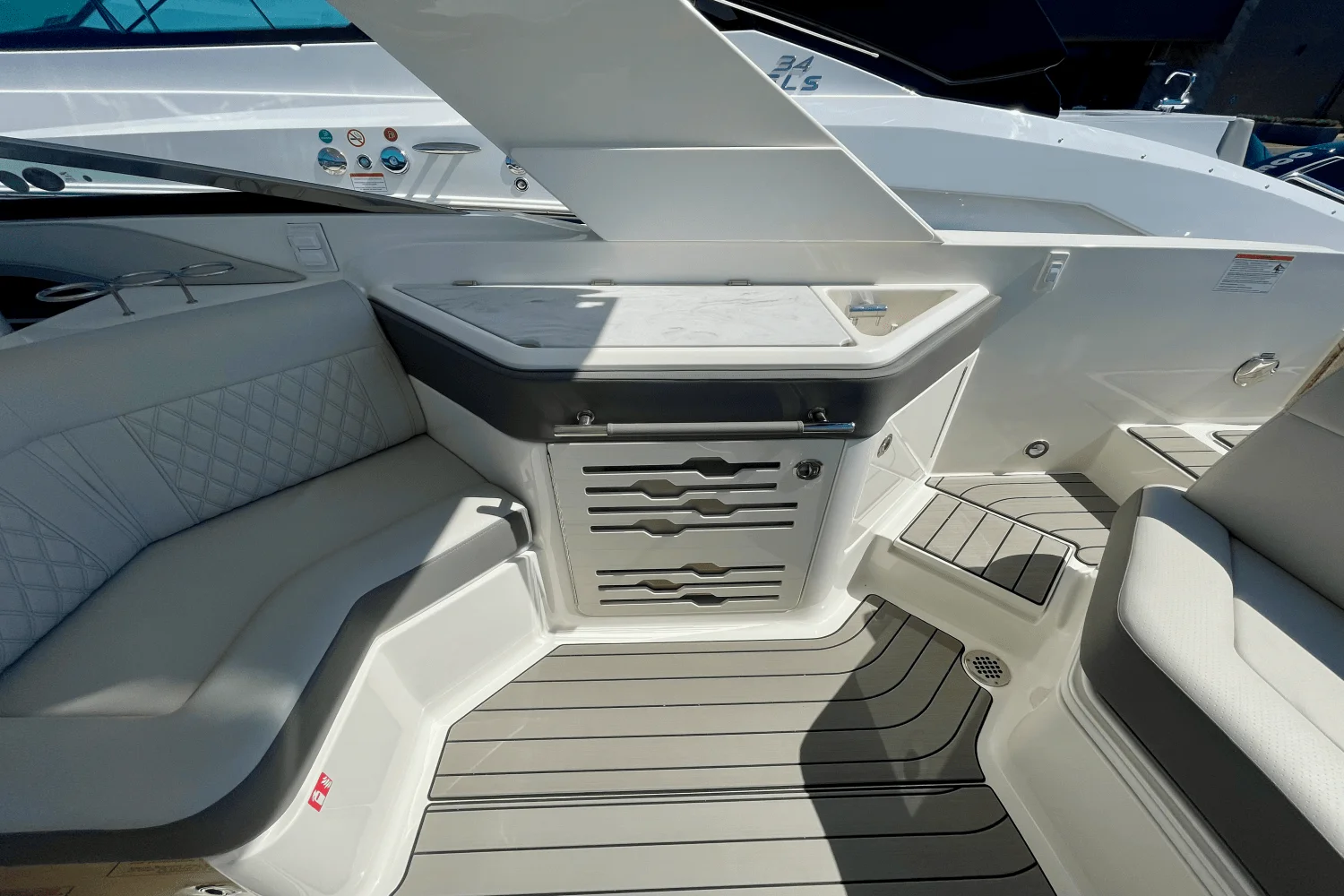 2026 Sea Ray SLX 310 Outboard Image Thumbnail #8