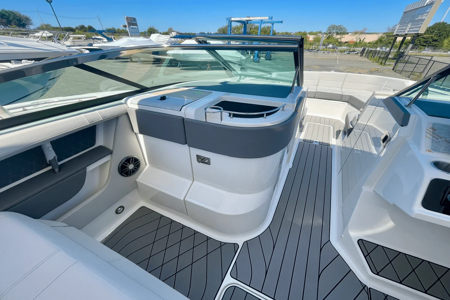 2026 Sea Ray SLX 310 Outboard Image Thumbnail #17