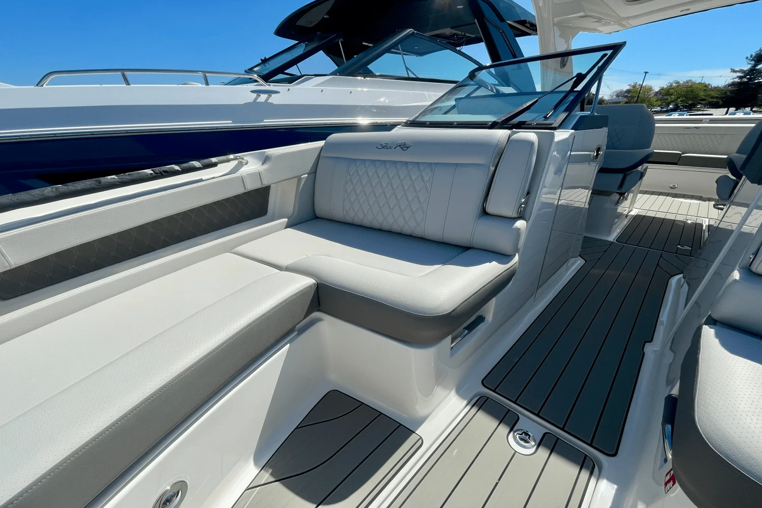 2026 Sea Ray SLX 310 Outboard Image Thumbnail #22