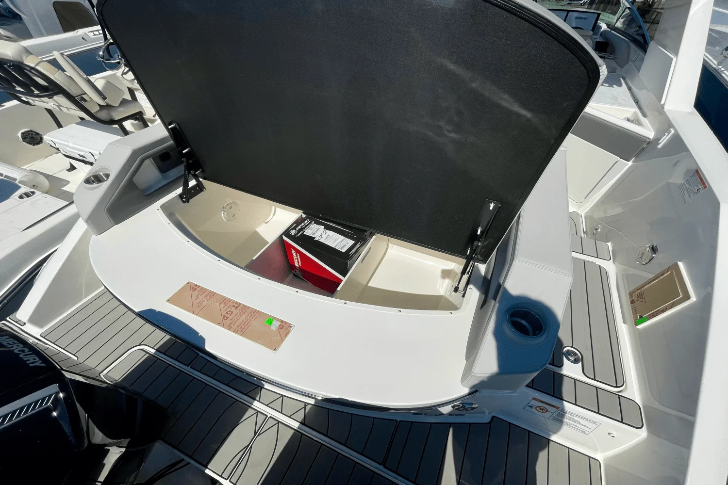 2026 Sea Ray SLX 310 Outboard Image Thumbnail #3