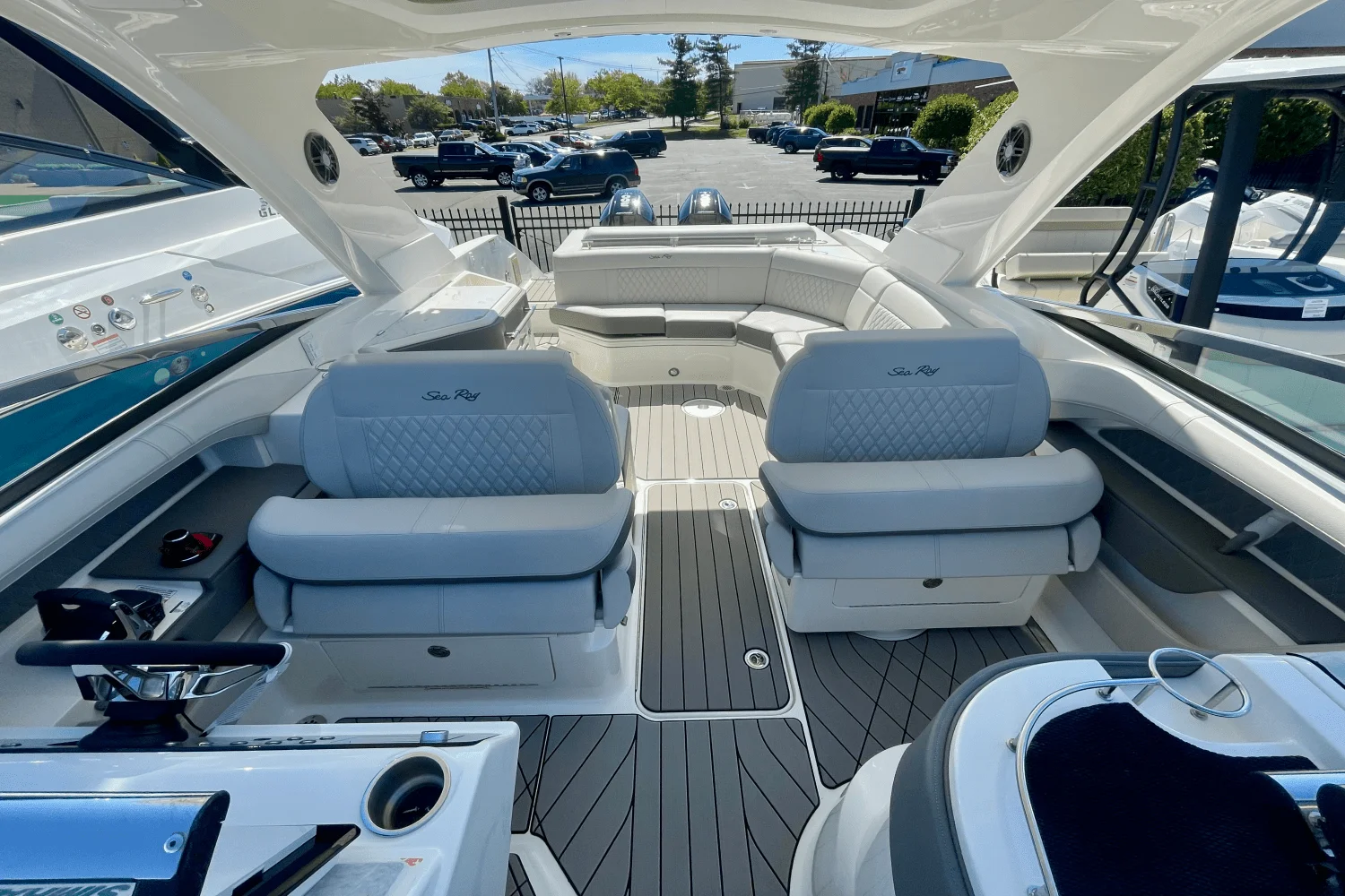 2026 Sea Ray SLX 310 Outboard Image Thumbnail #19