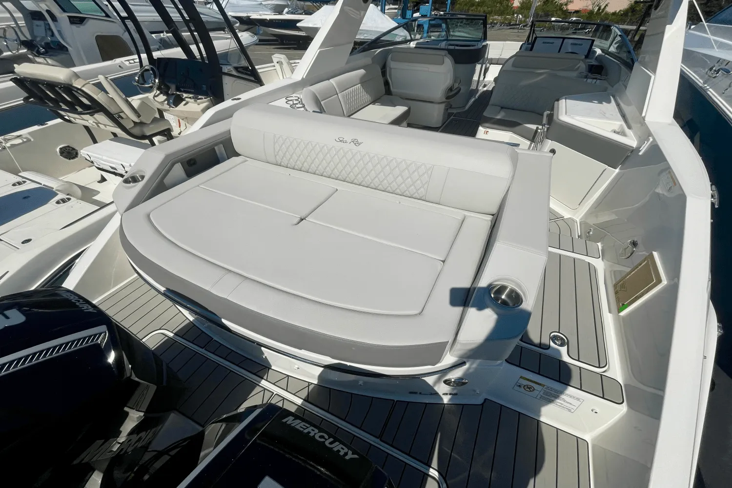 2026 Sea Ray SLX 310 Ouboard Image Thumbnail #2