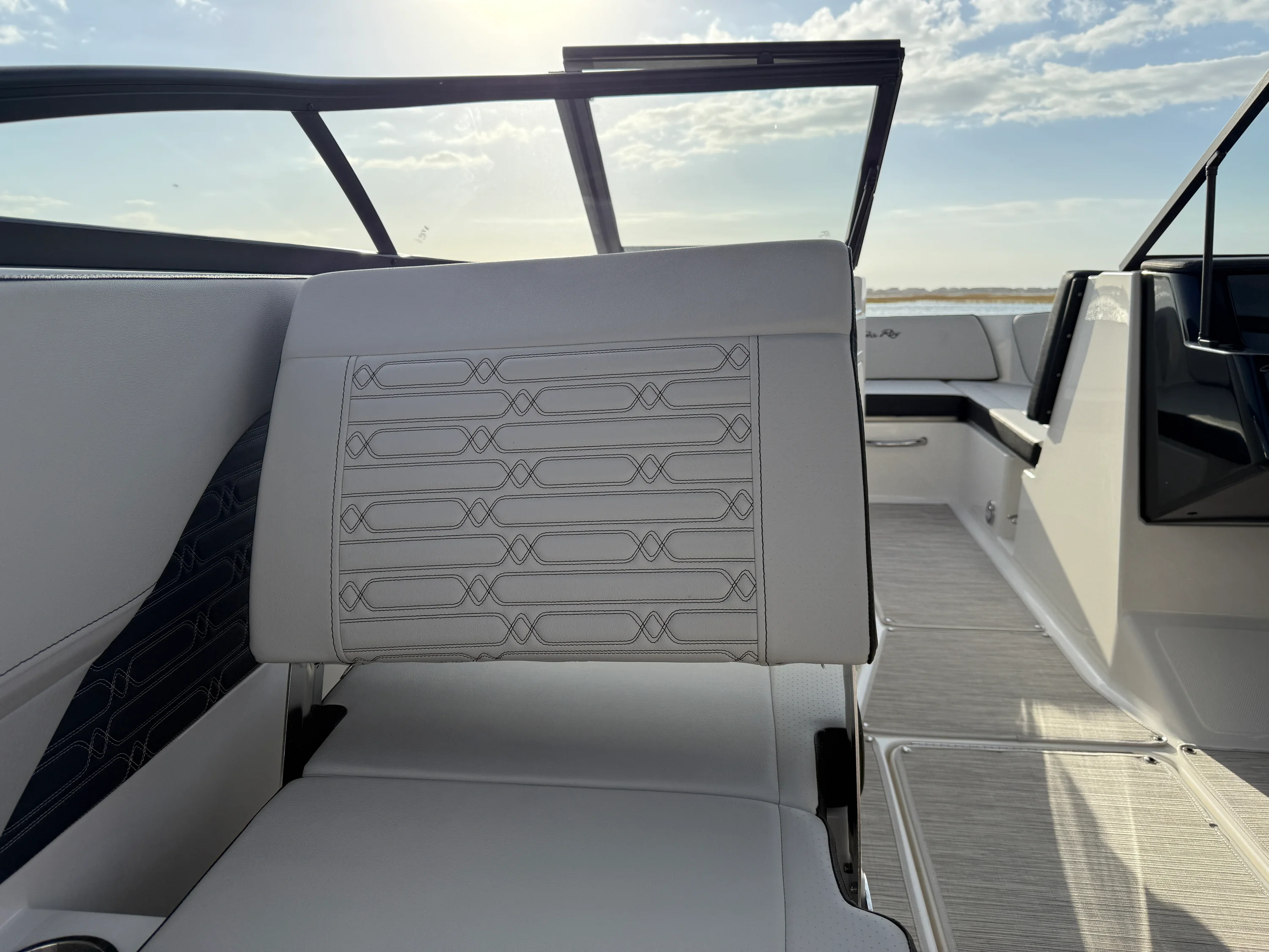 2026 Sea Ray SPX 210 Outboard Image Thumbnail #10