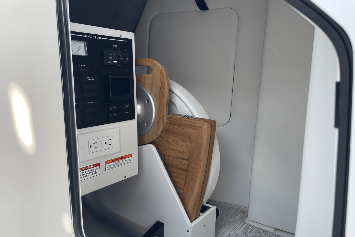 2026 Sea Ray SDX 290 Outboard Image Thumbnail #18