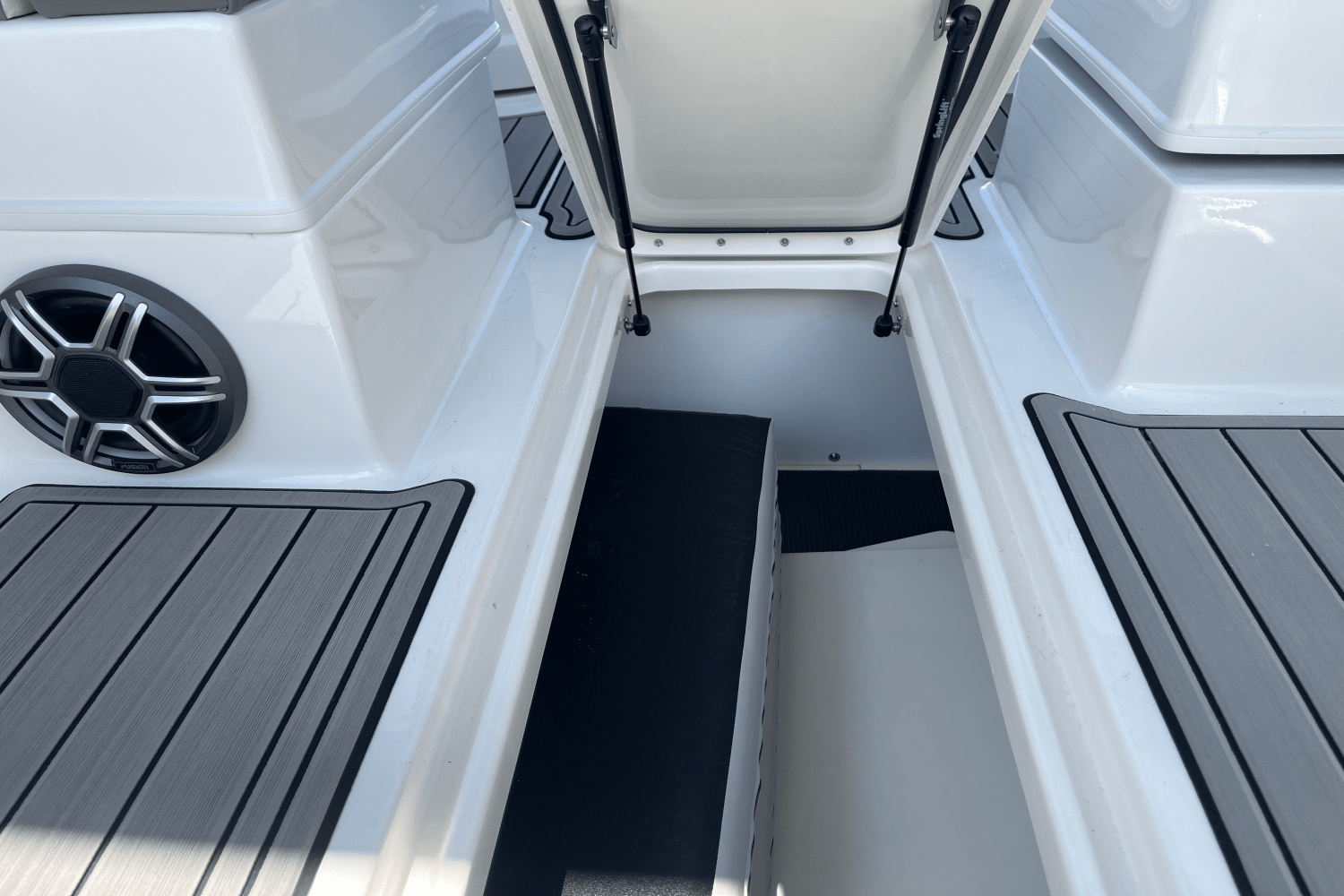 2026 Sea Ray SDX 290 Outboard Image Thumbnail #20