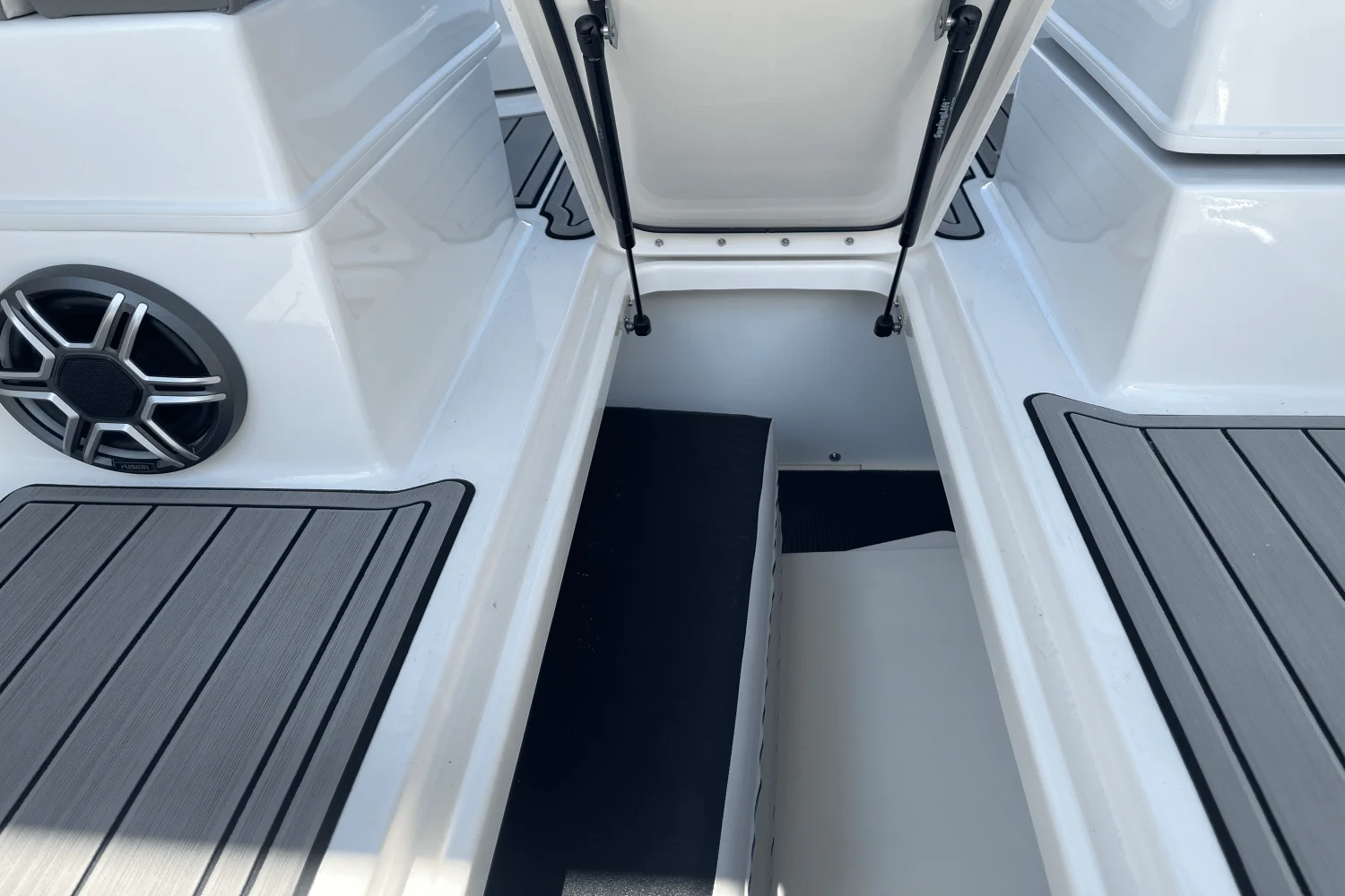 2026 Sea Ray SDX 290 Outboard Image Thumbnail #20