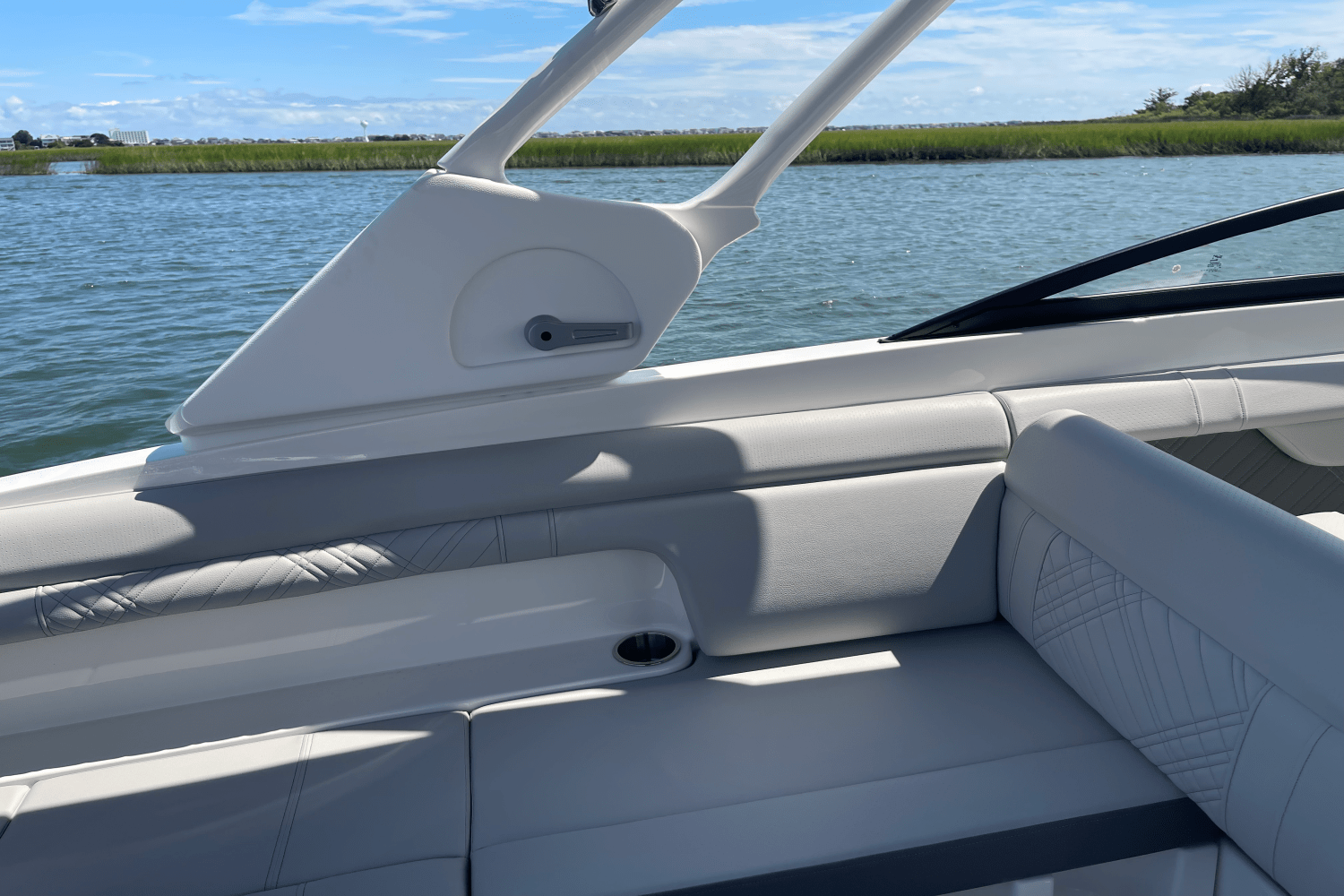 2026 Sea Ray SDX 290 Outboard Image Thumbnail #11