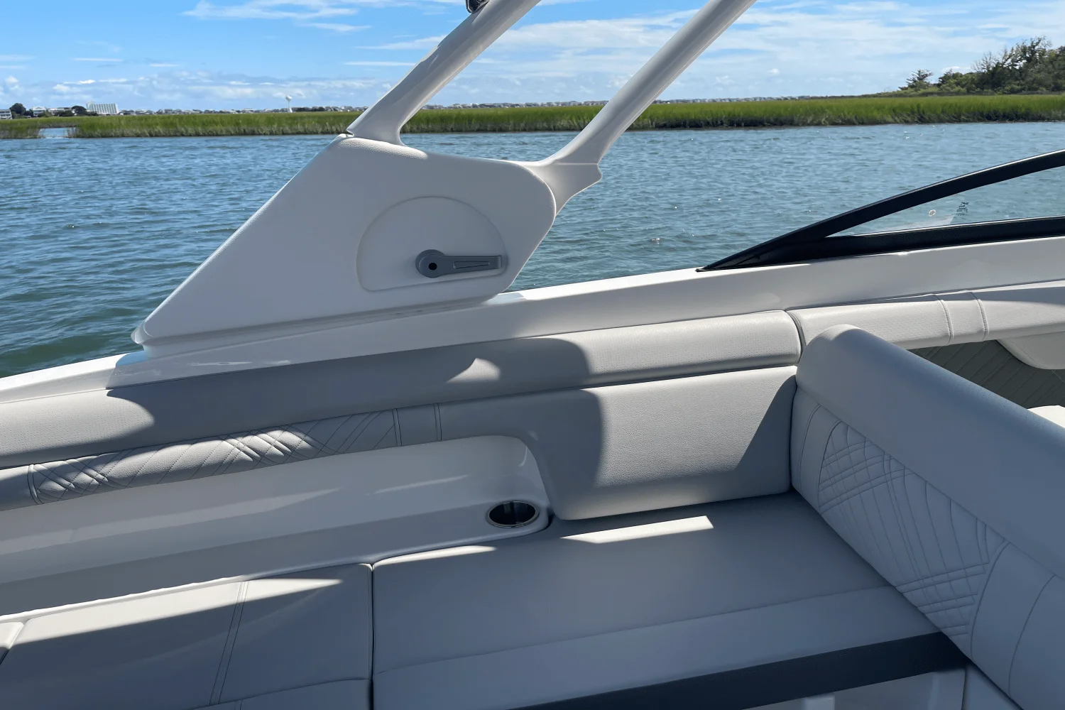 2026 Sea Ray SDX 290 Outboard Image Thumbnail #11