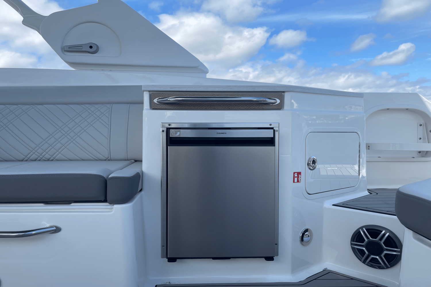 2026 Sea Ray SDX 290 Outboard Image Thumbnail #14