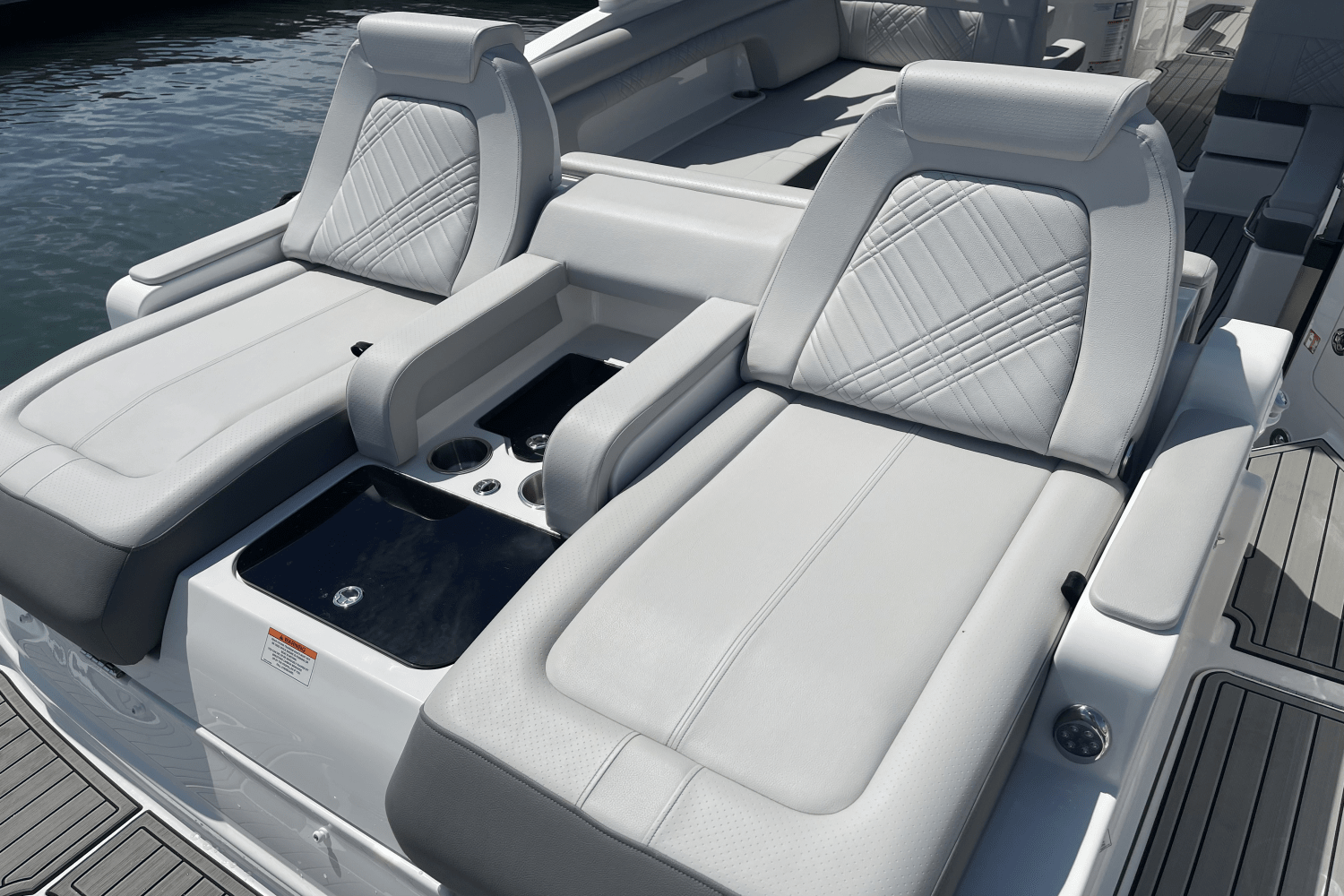2026 Sea Ray SDX 290 Outboard Image Thumbnail #7