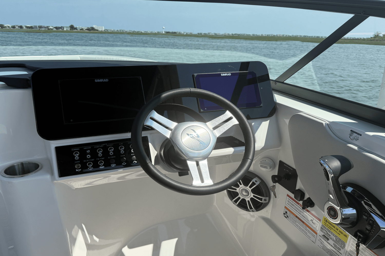 2025 Sea Ray SDX 250 Outboard Image Thumbnail #7