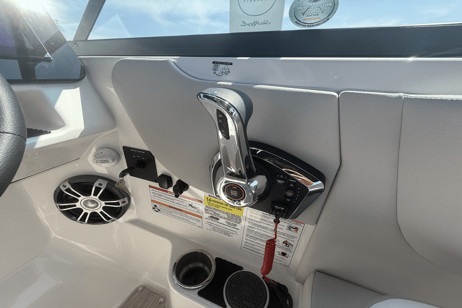 2025 Sea Ray SDX 250 Outboard Image Thumbnail #11