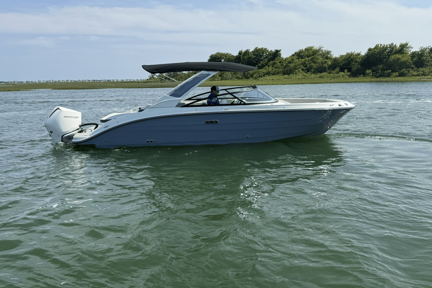 Thumbnail 2 for 2025 Sea Ray SDX 250 Outboard