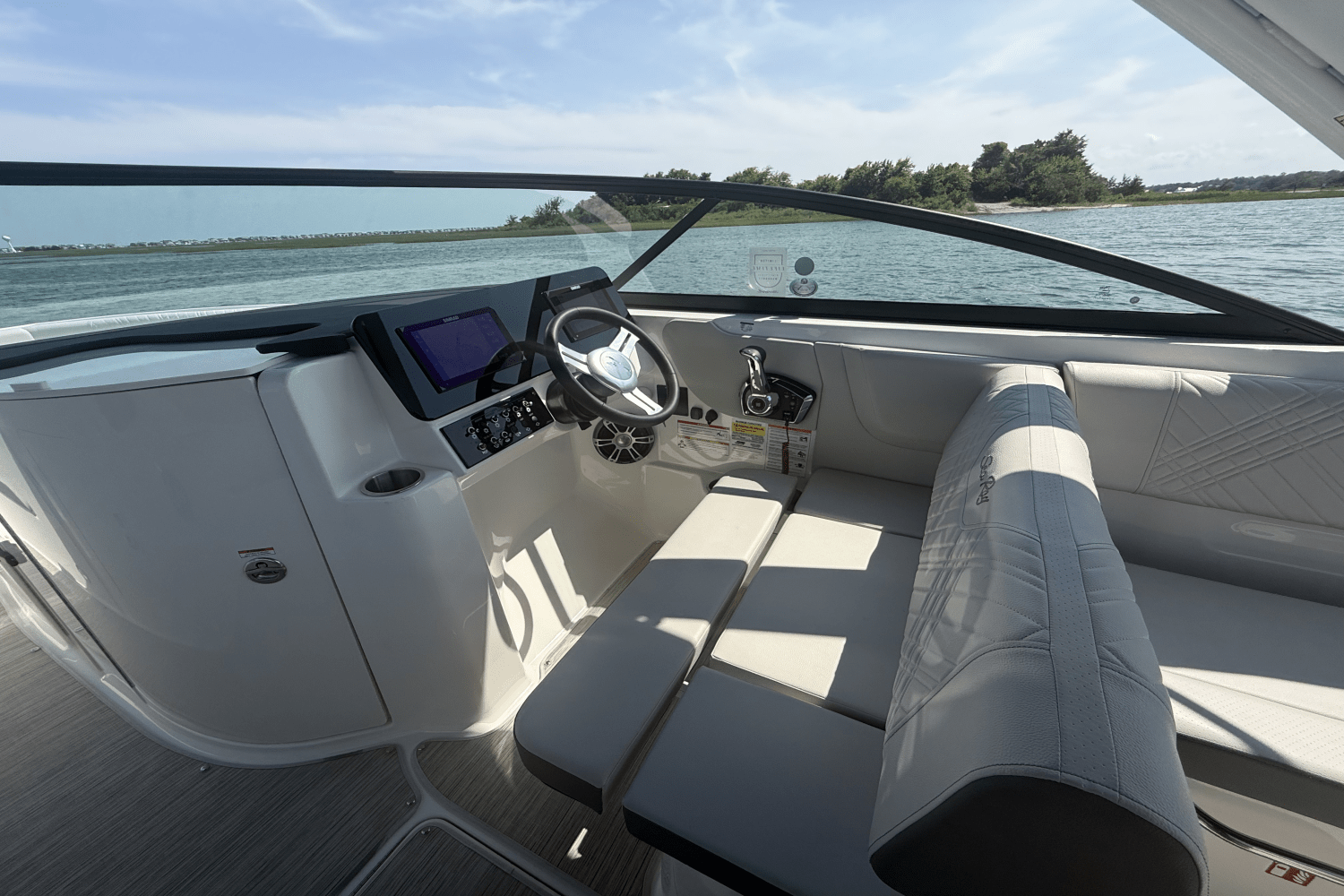 2025 Sea Ray SDX 250 Outboard Image Thumbnail #9