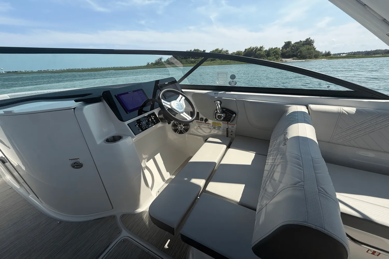 2025 Sea Ray SDX 250 Outboard Image Thumbnail #9