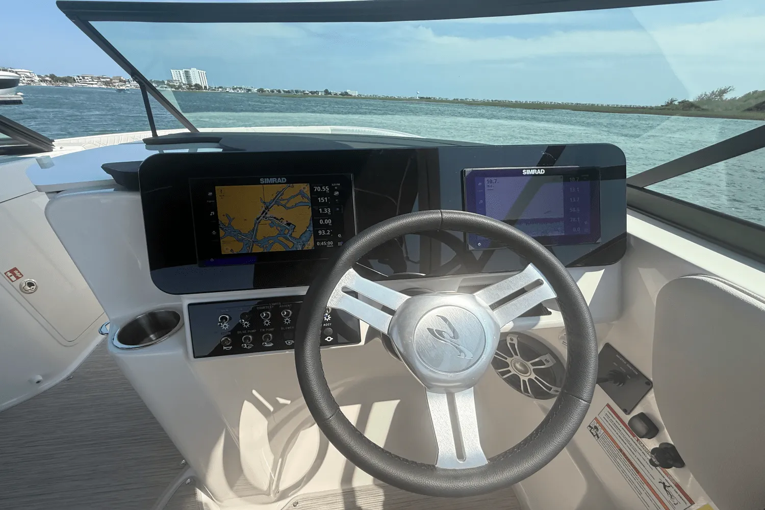 2025 Sea Ray SDX 250 Outboard Image Thumbnail #12